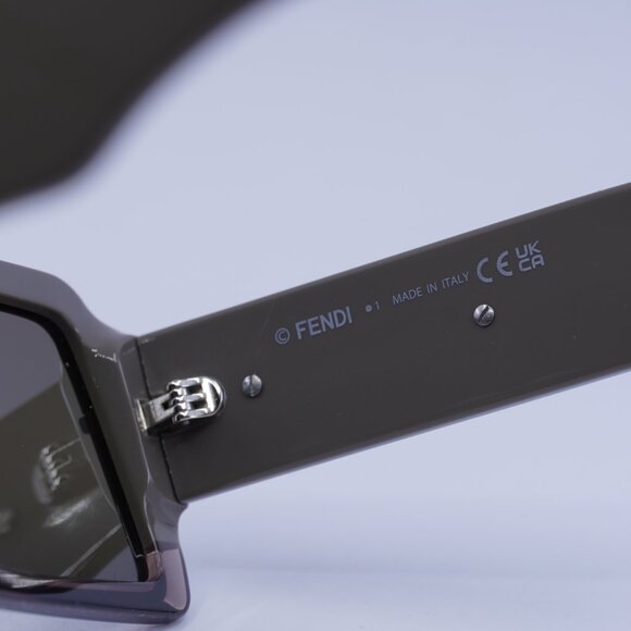 Fendi FE40073U 50E FENDI GRAPHY Sunglasses Brown Rectangle Frame, Brown Lenses main image 9